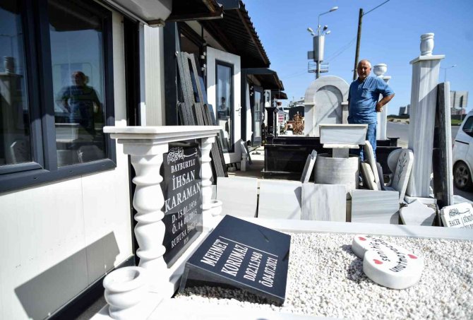 Mezar Maliyetleri Arttı, En Düşük Mezar Taşı 500 Lira