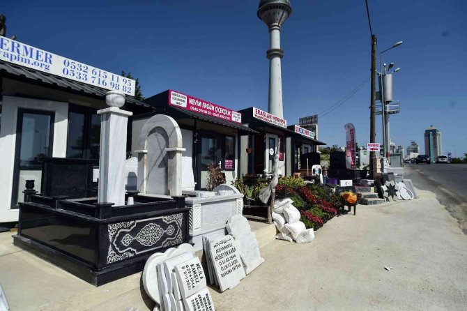 Mezar Maliyetleri Arttı, En Düşük Mezar Taşı 500 Lira