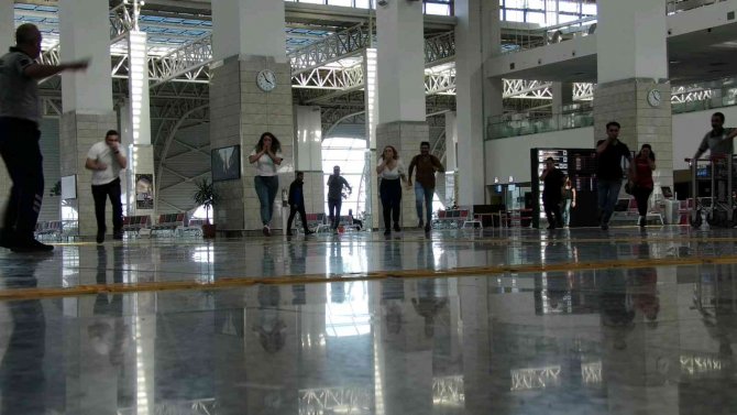 Diyarbakır Havalimanında Nefes Kesen Anlar: Film Sahnesini Aratmayan Tatbikat Gerçekleştirildi