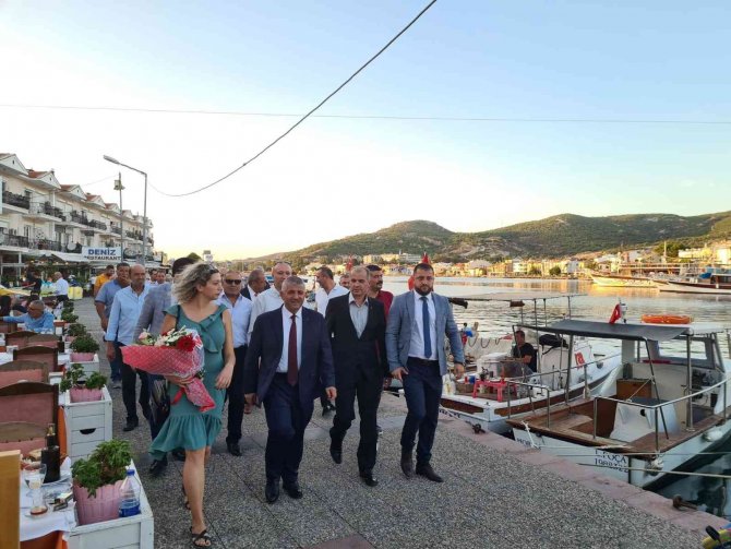 Mhp Foça İ̇lçe Başkanlığında Bayrak Değişimi