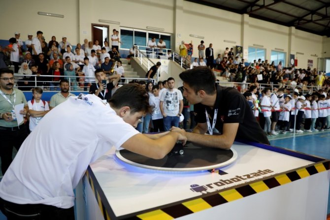 İ̇negöl’de Teknoloji Festivaline 61 İlden Kaşifler Katıldı