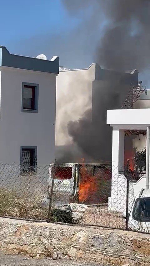 Evlerin Arasında Korkutan Yangın