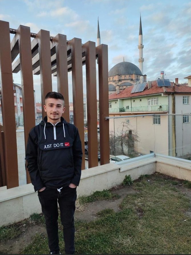 Arkadaşını 53 Bıçak Darbesiyle Öldüren Genç Tutuklandı