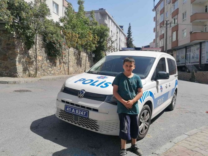 İ̇lkokul Çocuklarının Yaptığı Hareket Takdir Topladı