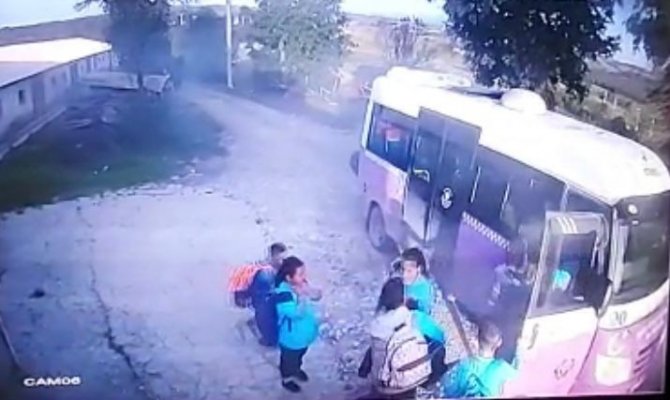İ̇çi Öğrenci Dolu Servis Alev Aldı: Panik Anları Kamerada