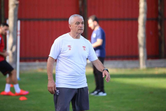 Rıza Çalımbay: "Deplasmanda Nasıl Oynanması Gerekiyorsa O Şekilde Oynadık"