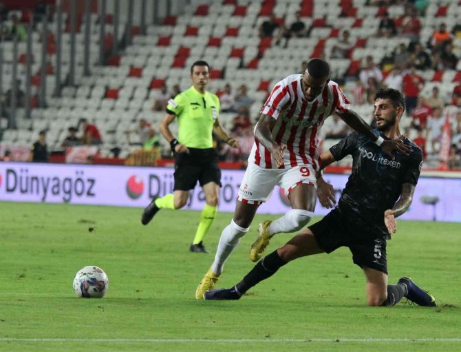 Spor Toto Süper Lig: Ft Antalyaspor: 0 - Adana Demirspor: 1 (İ̇lk Yarı)
