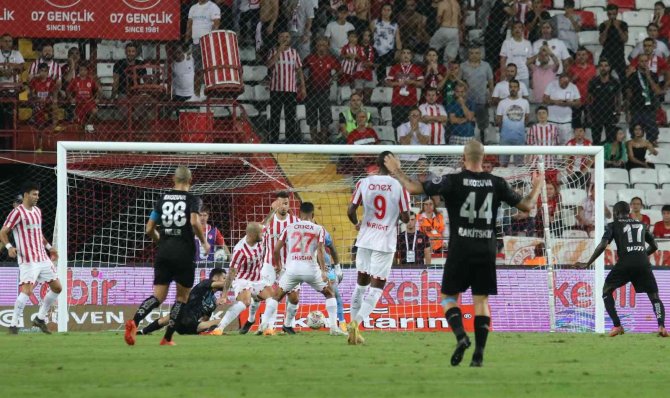 Spor Toto Süper Lig: Ft Antalyaspor: 0 - Adana Demirspor: 1 (İ̇lk Yarı)