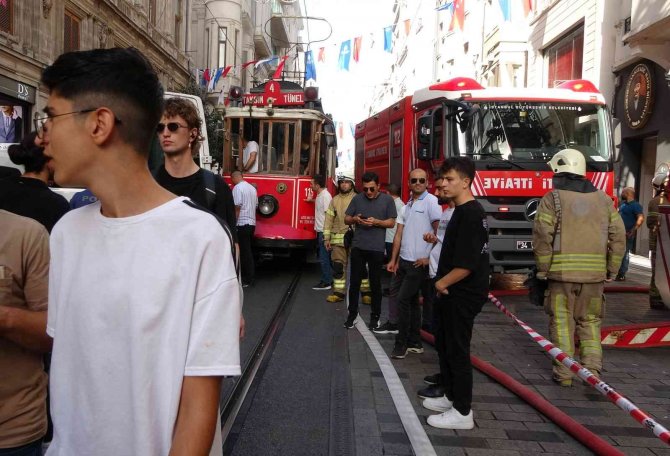 Taksim’de Otelde Yangın