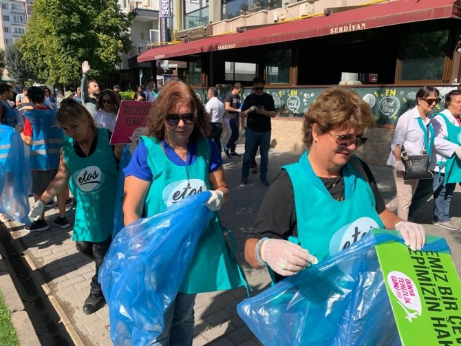 Başkan Ataç, Vatandaşlar Birlikte Çöp Topladı