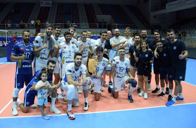 8. Tsyd İ̇zmir Voleybol Turnuvası’nda Kazanan Arkasspor