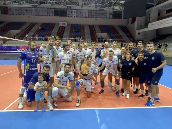 8. Tsyd İ̇zmir Voleybol Turnuvası: Arkas: 3 - Altekma: 1