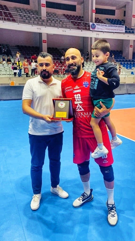 8. Tsyd İ̇zmir Voleybol Turnuvası’nda Kazanan Arkasspor
