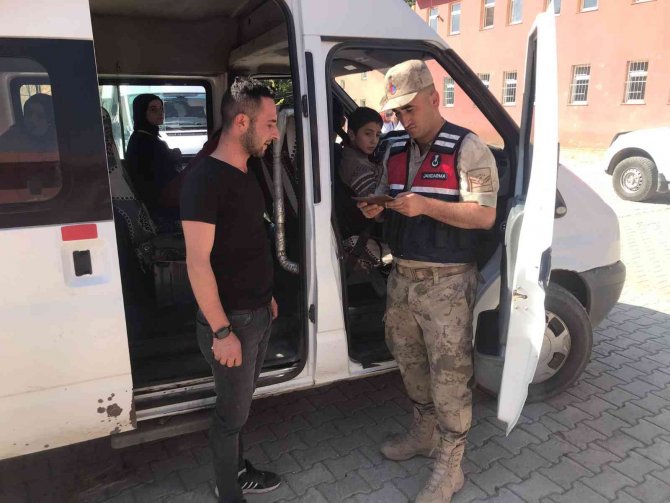 Jandarmadan 122 Ekip Ve Bin 35 Personelle Okul Çevrelerinde Denetim