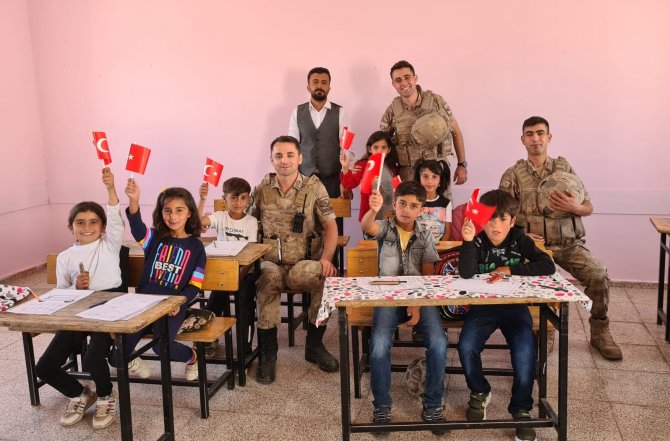 Jandarmadan 122 Ekip Ve Bin 35 Personelle Okul Çevrelerinde Denetim