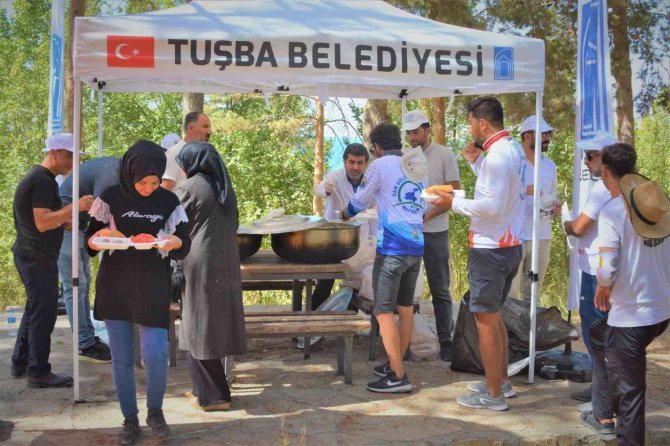 Tuşba Belediyesinden ‘Uluslararası Kıyı Temizleme Günü’ Etkinliği