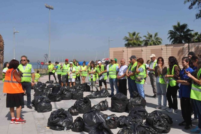 Toplanan Çöplerle "77 Yalova" Yazıldı