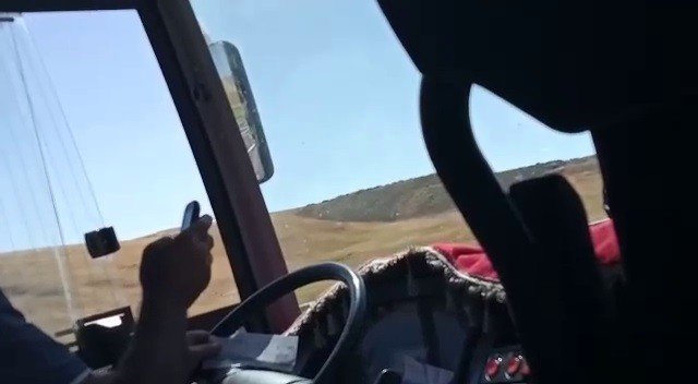 Otobüs Şoförü Direksiyon Başında Yolcuların Hayatını Hiçe Saydı