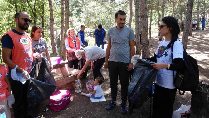 Gönüllüler, Türkiye’nin İlk Milli Parkında Temizlik Yaptı