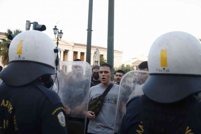Yunanistan’da Üniversite Öğrencilerinden Protesto