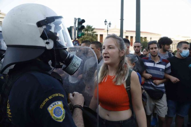 Yunanistan’da Üniversite Öğrencilerinden Protesto