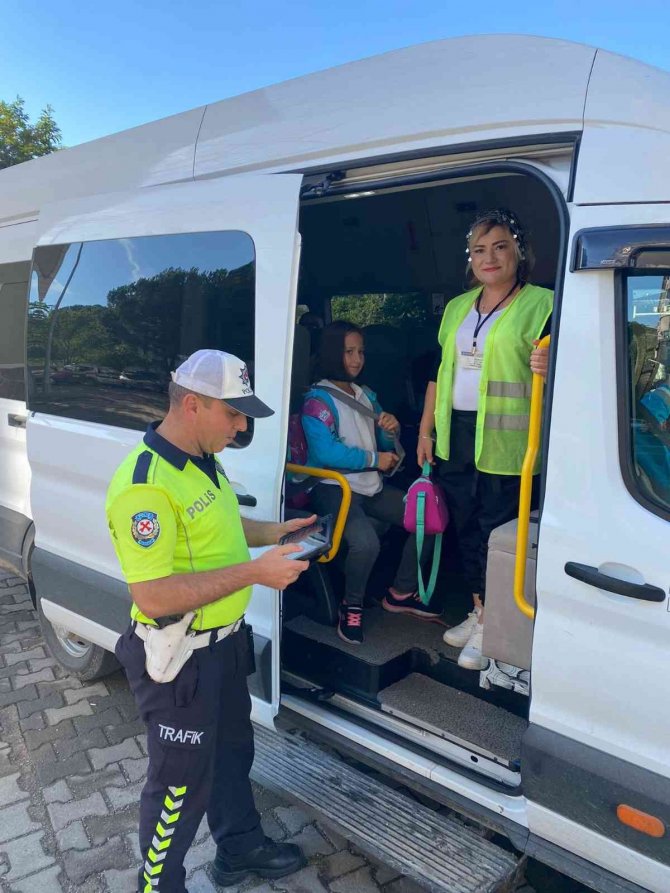 Aranan Şahıs Denetimde Yakalandı, 13 Bin 880 Tl Para Cezası Kesildi