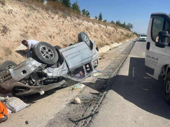 Takla Atan Otomobilde 4 Kişi Yaralandı