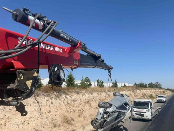 Takla Atan Otomobilde 4 Kişi Yaralandı