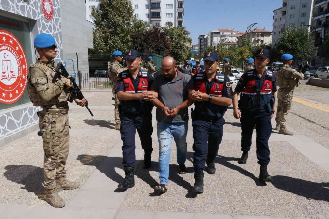 Cinayet Şüphelileri Komandolar Eşliğinde Adliyeye Sevk Edildi