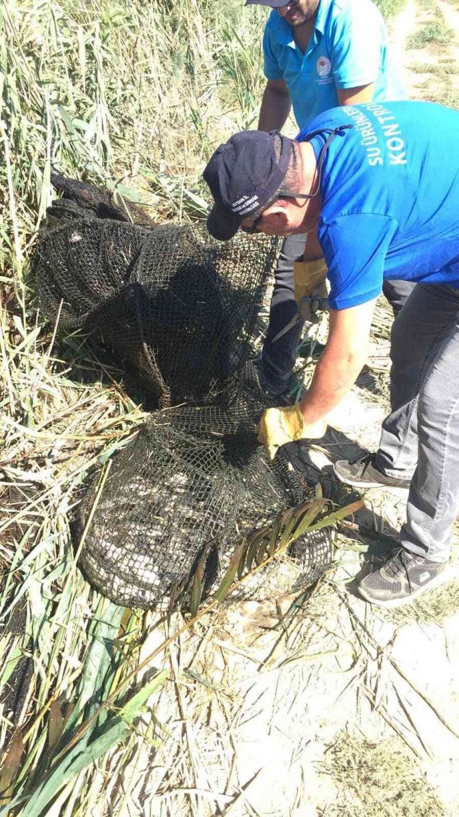 Menderes Nehri’nde Sahipsiz Ağlar İmha Edildi