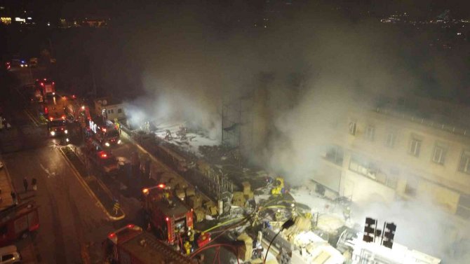 Beylikdüzü’nde Depo Yangını 9 Saattir Devam Ediyor