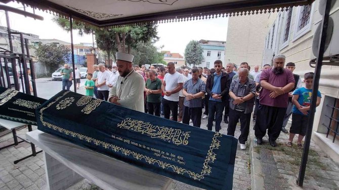 Beylikdüzü’nde Katledilen İki Kız Kardeş Son Yolculuğuna Uğurlandı