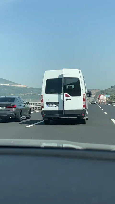 Otobanda Tehlikeli Yolculuk Kamerada