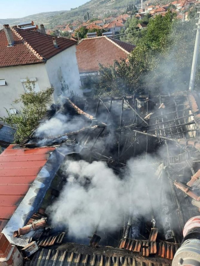 Yanan Dokuma Atölyesi Hurdalığa Döndü
