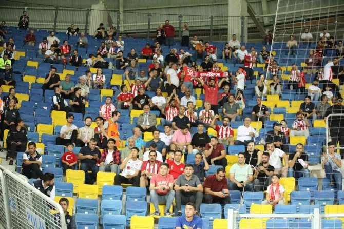 Sivasspor Taraftarı Deplasmanda Takımının Yanında