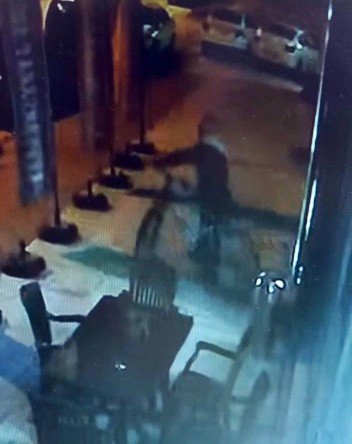 Çocuğun Doğum Günü Hediyesini Böyle Çaldı, O Anlar Kamerada