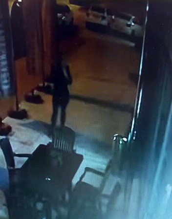 Çocuğun Doğum Günü Hediyesini Böyle Çaldı, O Anlar Kamerada