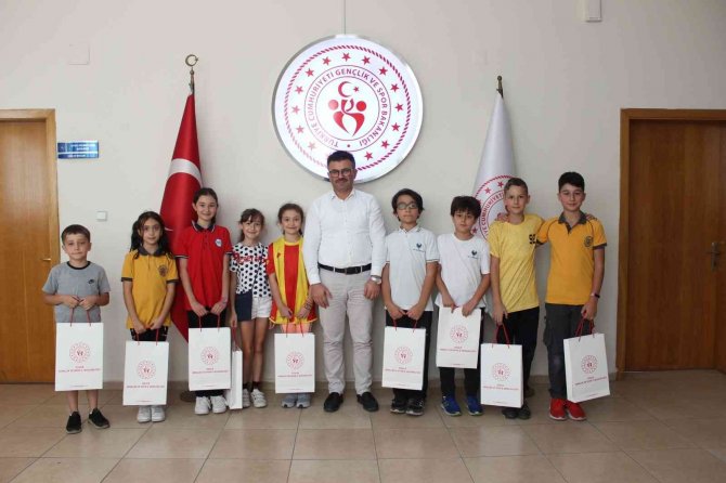 Minik Masa Tenisçilere Sürpriz Hediye