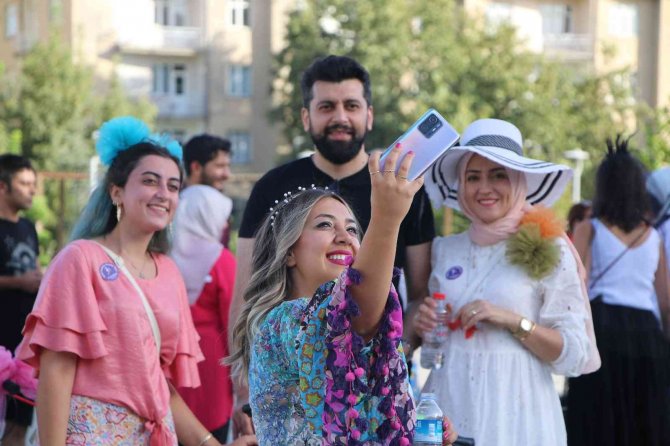 Elazığ’da ’Süslü Kadınlar’ Otomobilsiz Kentler Günü İçin Pedal Çevirdi