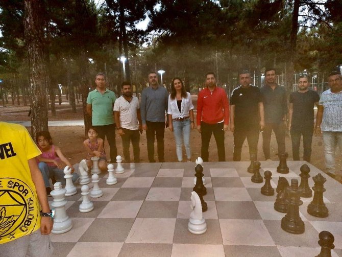 Elazığ’da Geleneksel ‘Sokakta Satranç Var’ Etkinliği Yapıldı