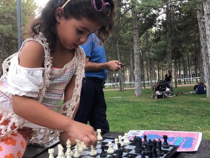 Elazığ’da Geleneksel ‘Sokakta Satranç Var’ Etkinliği Yapıldı