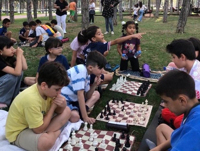 Elazığ’da Geleneksel ‘Sokakta Satranç Var’ Etkinliği Yapıldı