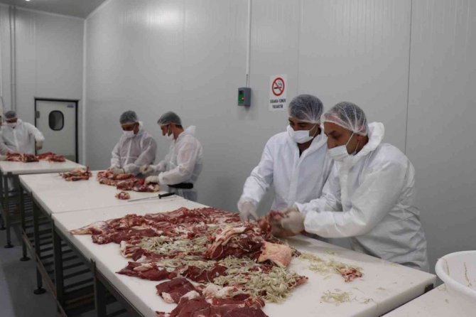 Cağ Kebap Fabrikası Seri Üretim Yapıyor