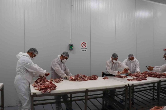 Cağ Kebap Fabrikası Seri Üretim Yapıyor