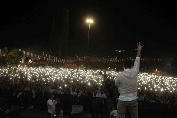 Gastroantep Festivali’nin Üçüncü Gününde Emir Can İ̇ğrek Sahne Aldı
