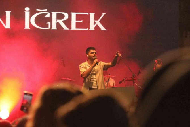 Gastroantep Festivali’nin Üçüncü Gününde Emir Can İ̇ğrek Sahne Aldı