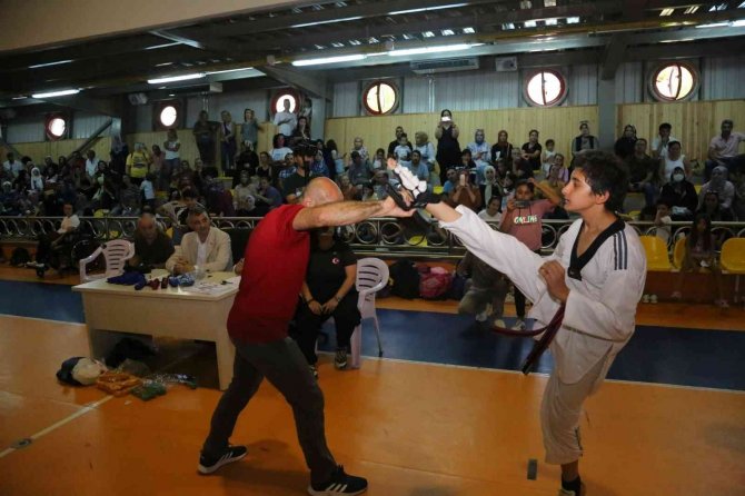 310 Tekvando Sporcusu Kuşak Atladı