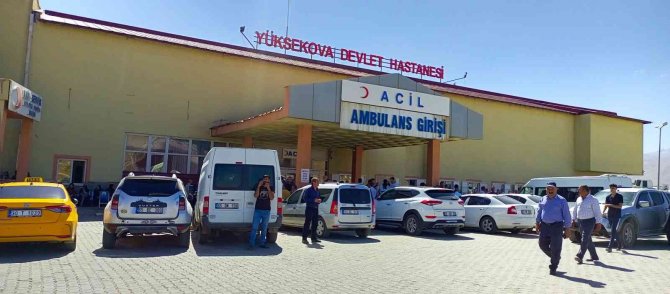 Yüksekova’da Araç Uçuruma Yuvarlandı: 1 Ölü, 1 Yaralı