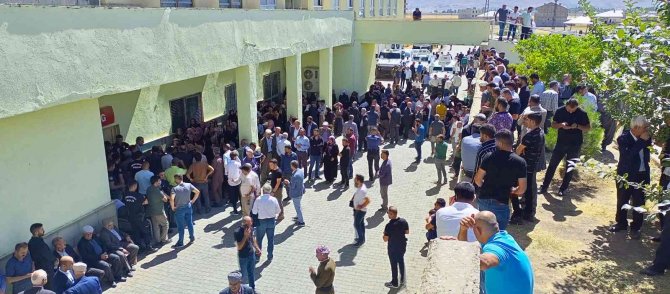 Yüksekova’da Araç Uçuruma Yuvarlandı: 1 Ölü, 1 Yaralı