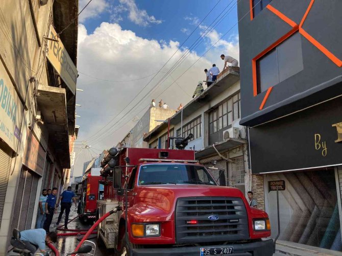 Yanan Mobilya Atölyesi Hurdaya Döndü
